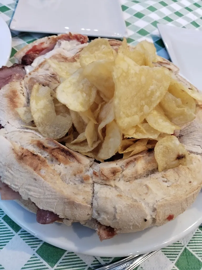 Ana María Moreno García_Bar Belerda_Pinos Genil_recensione