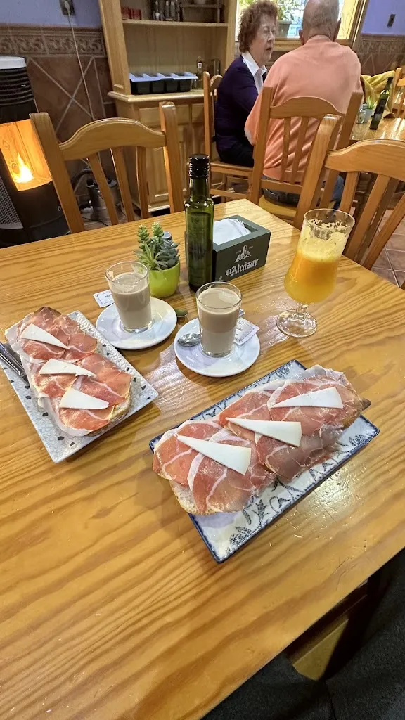 Luciano J. Martorell_Bar Plaza Alta_Ogíjares_review