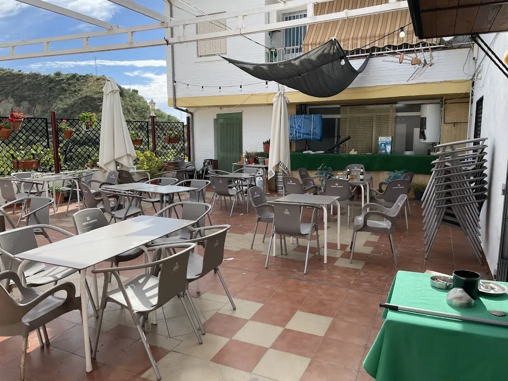 Jon From Devon_Cafe Bar Los Angeles_Quéntar_review