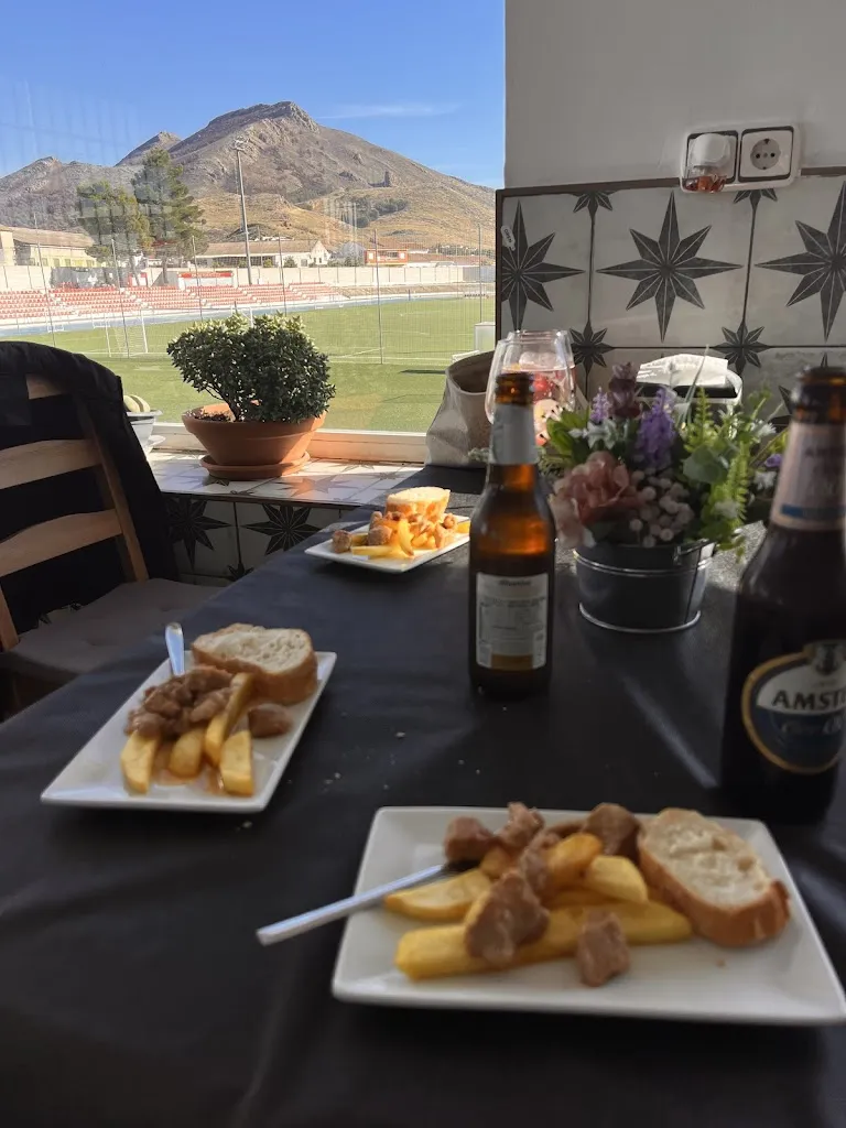 Alicia Calero Díaz_La Oveja Negra Bar & Pool_Pinos Puente_review