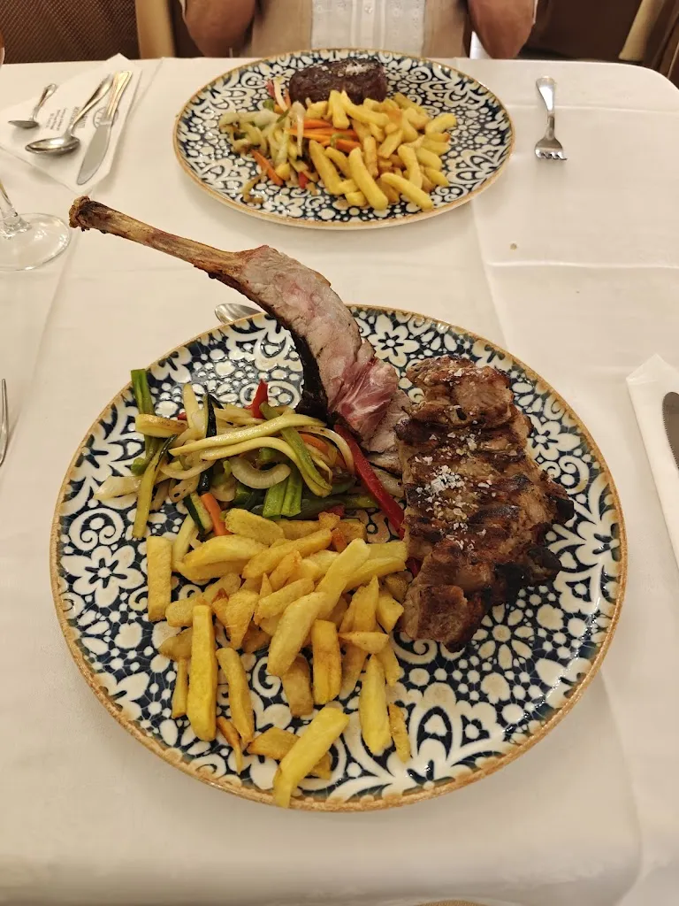 Arno Millenaar_Hotel Restaurante Montserrat_Pinos Puente_avis