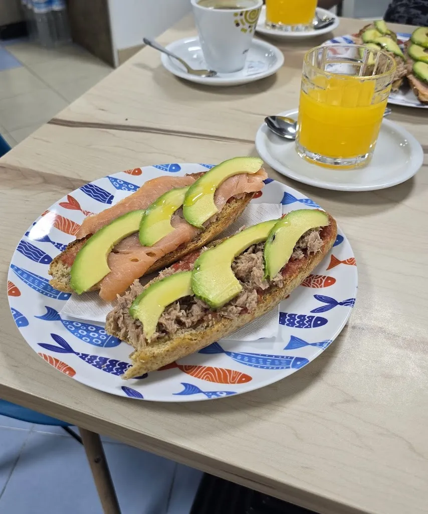 El Buen Gusto Cafetería_Pinos Puente_slider_image_2