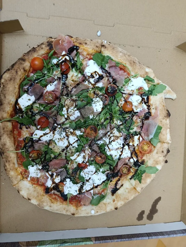 lucia Hernandez_Pizzería Eclipse_Purullena_recensione