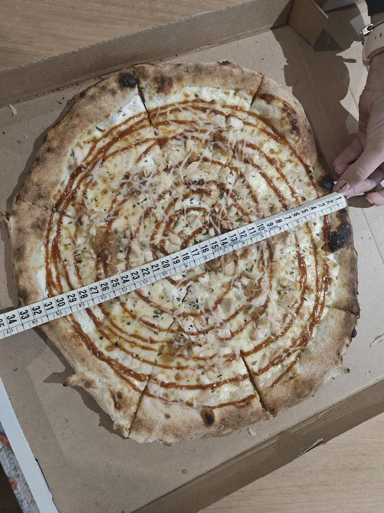 Jose Antonio P_Pizzería Eclipse_Purullena_recensione