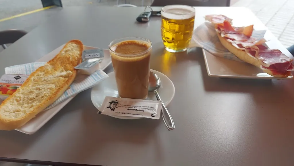 Maritza Miranda Balmaseda_Café bar el pavillo_Torre-Cardela_review