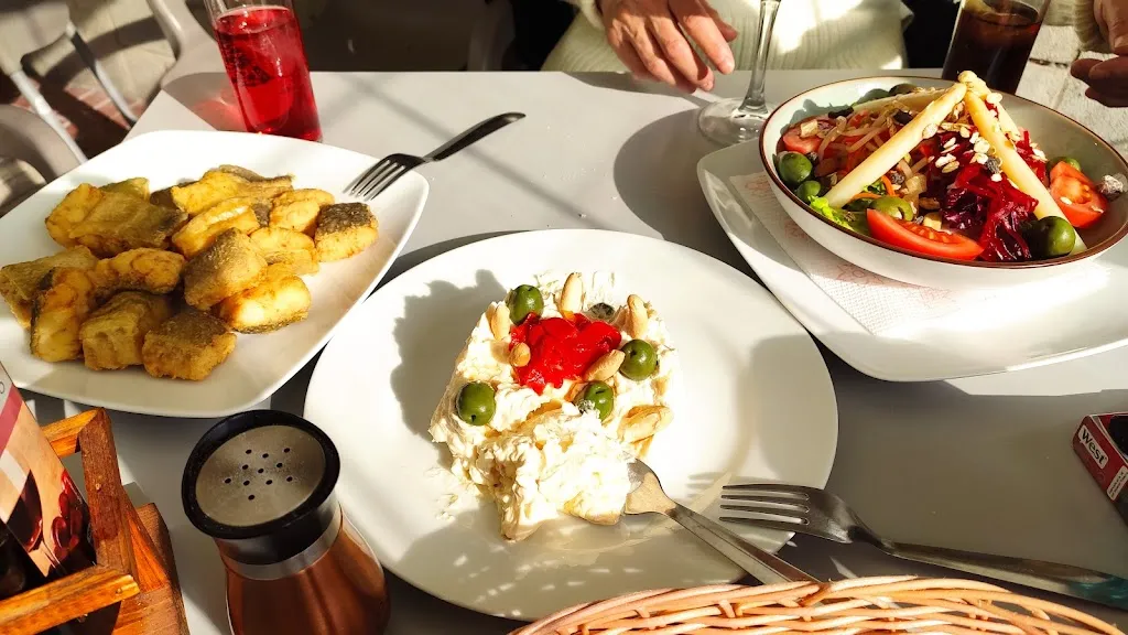 Raul Molina_Café bar el pavillo_Torre-Cardela_review