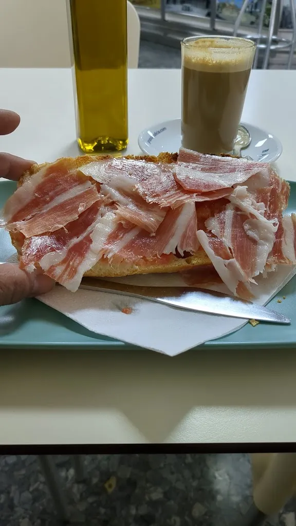 Clairet Reyes_Café Bar Callejas_Pulianas_review