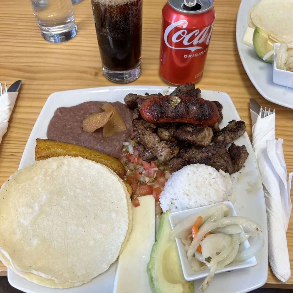 Pantaleón Mecías_Pupuseria Camino del Valle_Valle El_review