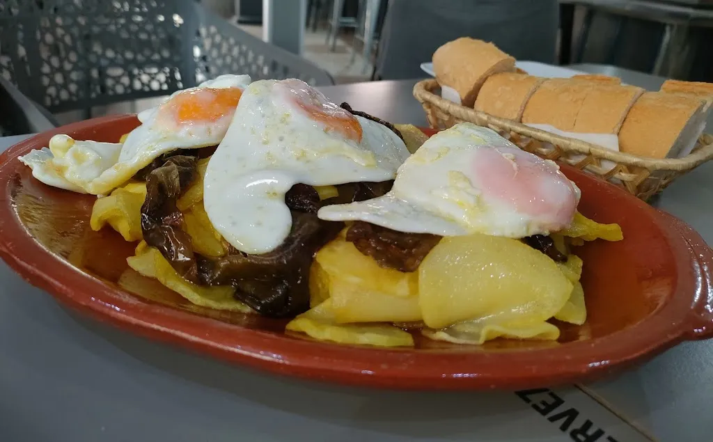 Melanie Rubio_Café Bar Central_Villamena_review