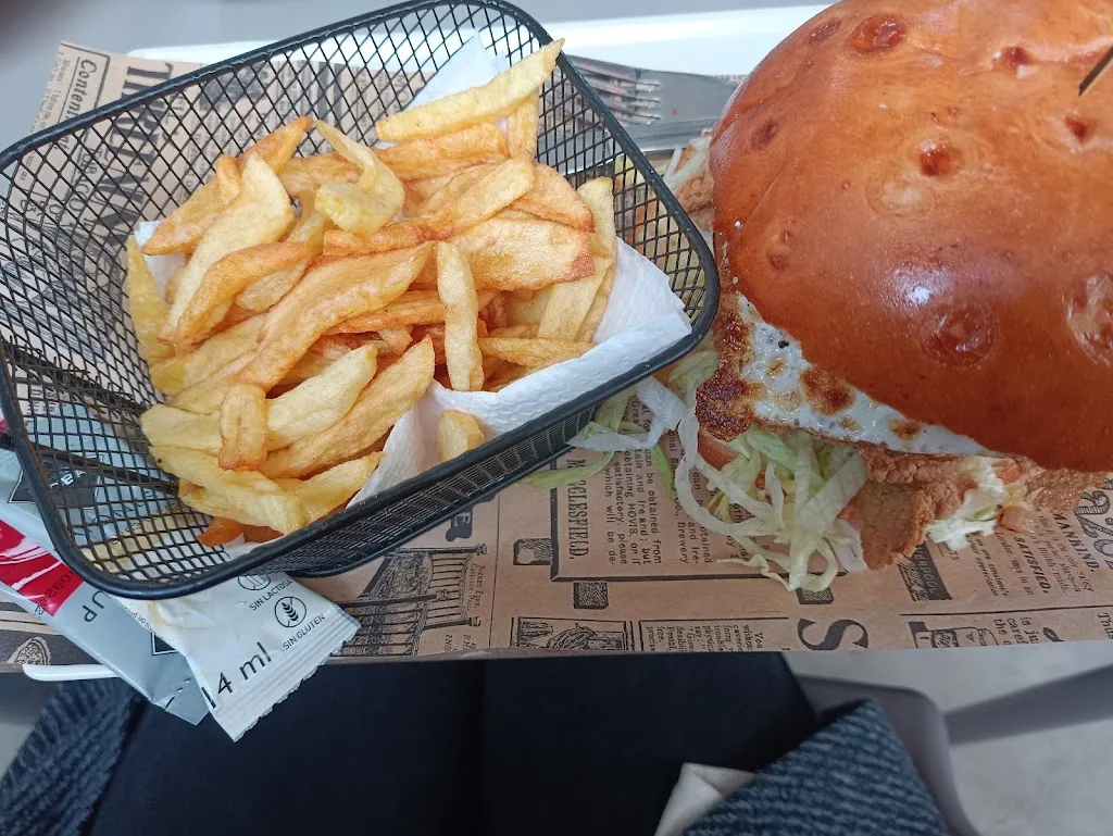 Noemi_Café Bar Central_Villamena_review