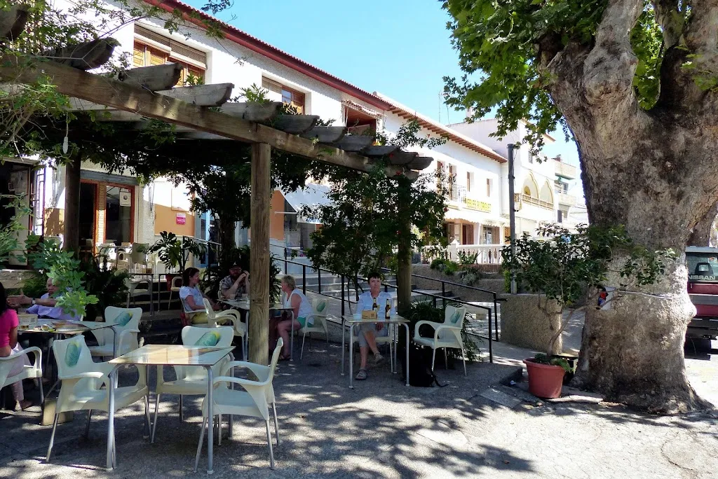 Anca Juan y Aurora_Ugíjar_slider_image_1