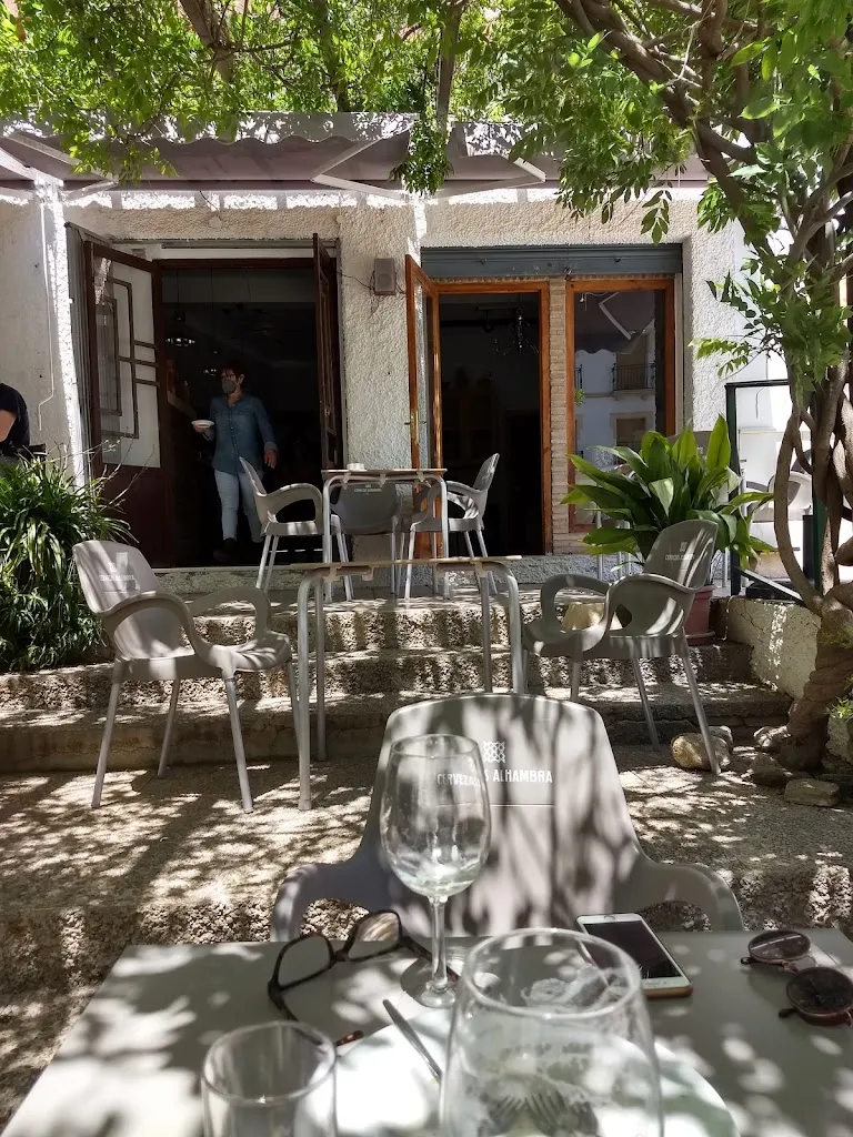 Anca Juan y Aurora_Ugíjar_slider_image_2