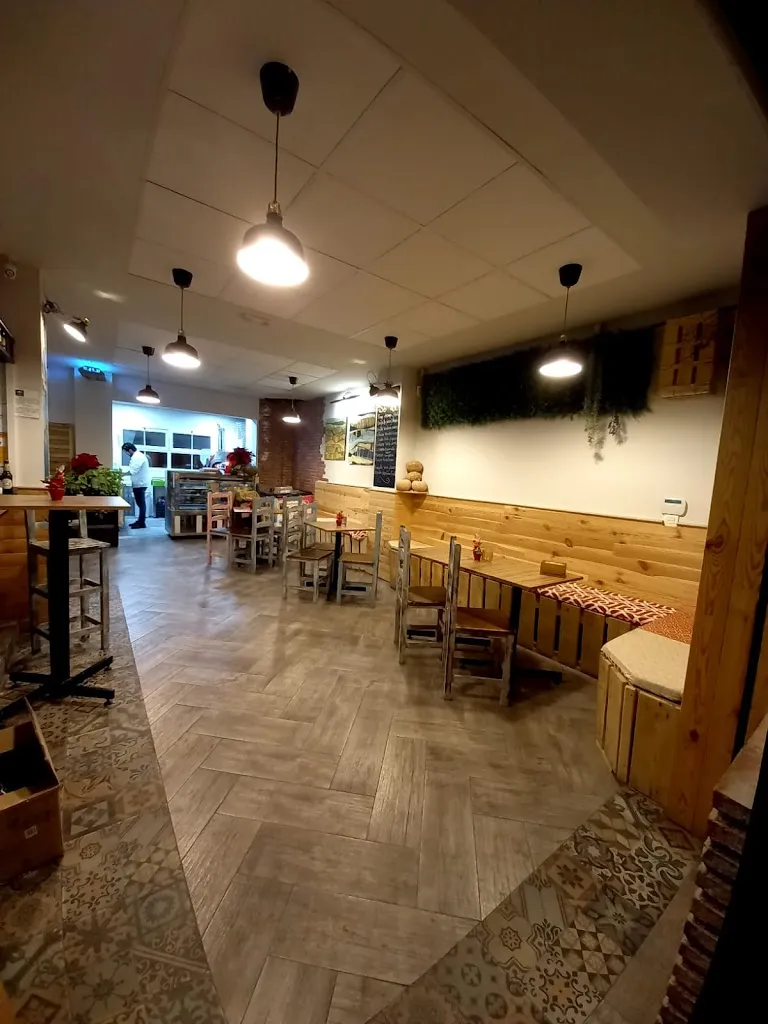 Umami restaurant in Vélez de Benaudalla