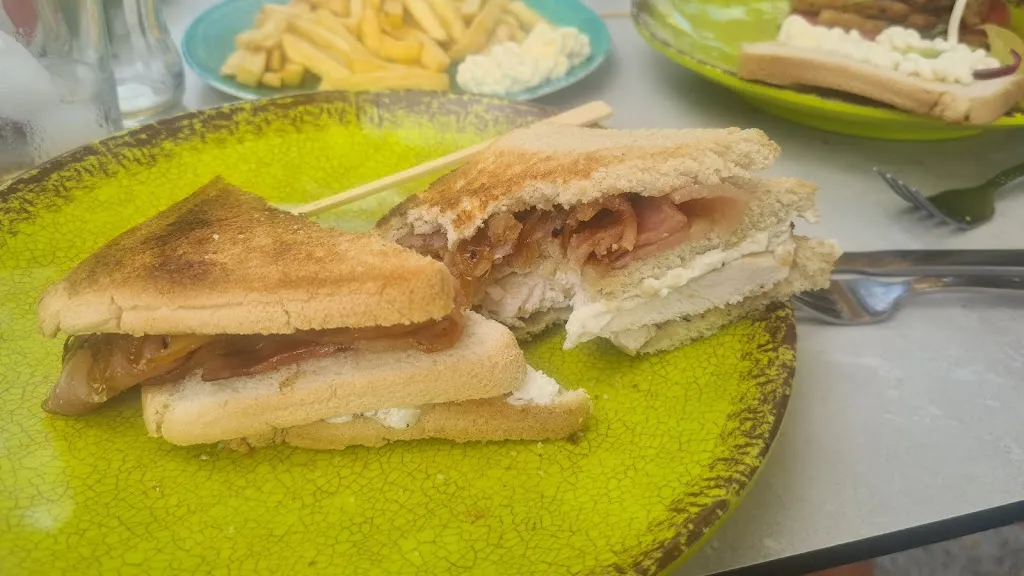 Rick Harris_Thivany's Bar & Grill_Vélez de Benaudalla_review