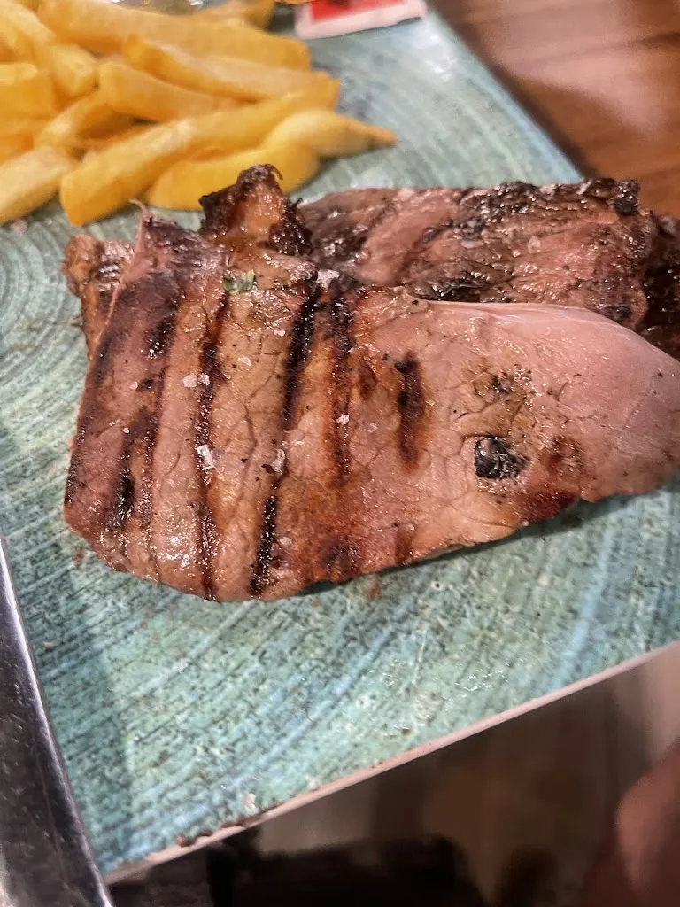 Julian Willis_Thivany's Bar & Grill_Vélez de Benaudalla_review