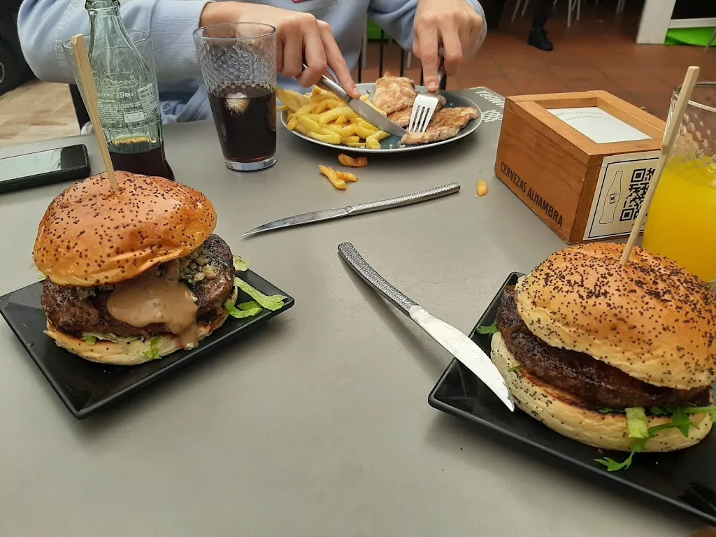 Thivany's Bar & Grill_Vélez de Benaudalla_slider_image_2