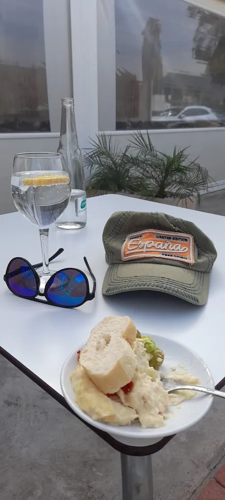 stuart marshall_Restaurante Bar El Surtidor_Vélez de Benaudalla_review