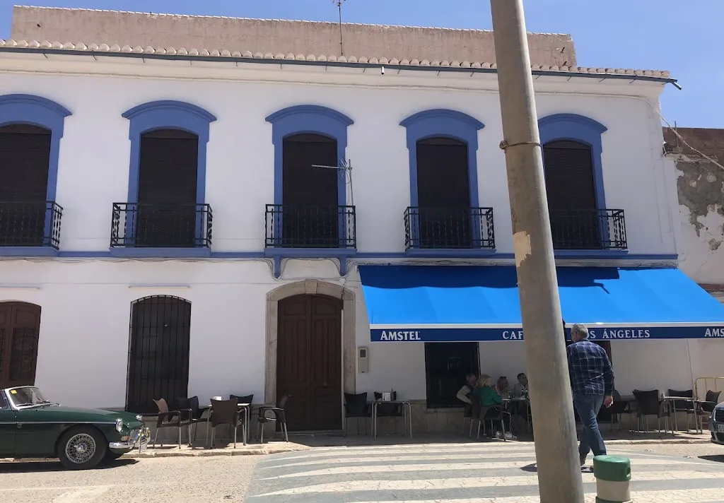 E Garrys_Bar Los Angeles_Vélez de Benaudalla_recensione