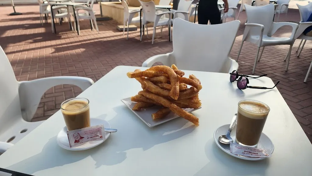 Ottmar Krauss_Nuevo Bar Fútbol - Las niñas_Vélez de Benaudalla_recensione