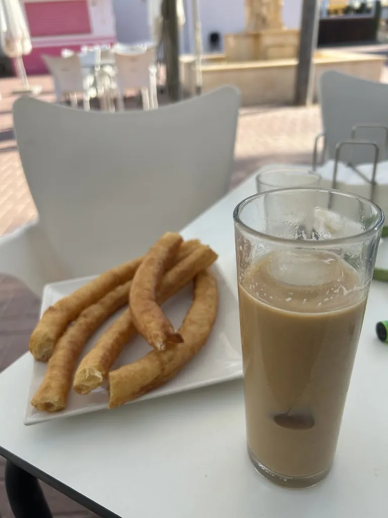 Marta Vazquez_Nuevo Bar Fútbol - Las niñas_Vélez de Benaudalla_recensione