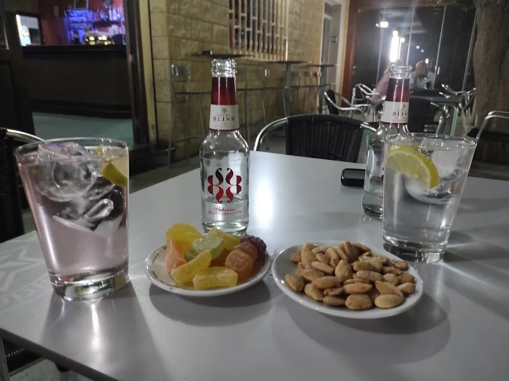 Marian Breton_Bar Olivo_Vélez de Benaudalla_recensione