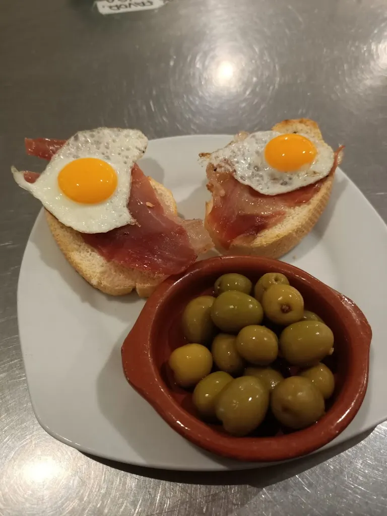 LOS CASTAÑOS Bar Restaurante_Zafarraya_slider_image_3