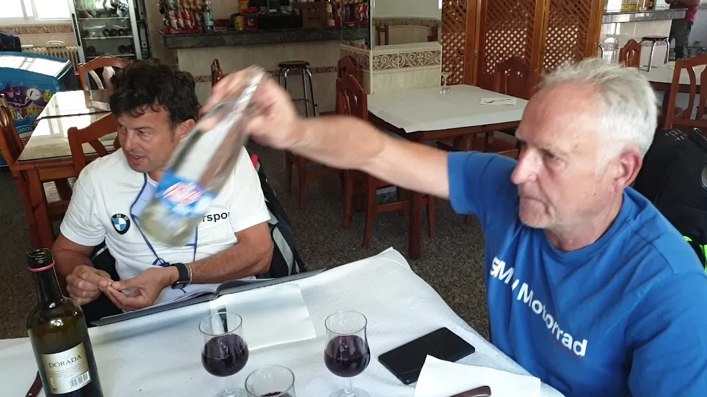 Restaurante Hostal Herranz_Alcoroches_slider_image_2