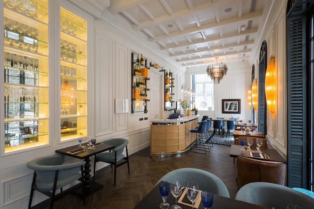 Restaurante YOUNIQUE Arts Club restaurant in Alique