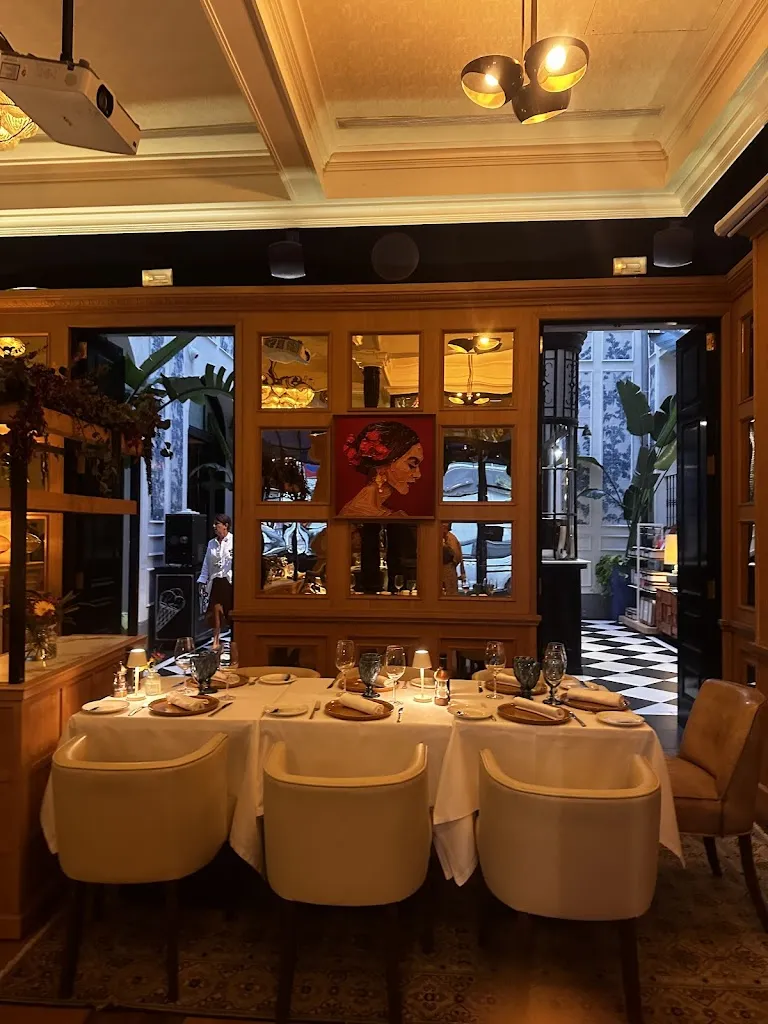 Restaurante YOUNIQUE Arts Club_Alique_slider_image_3