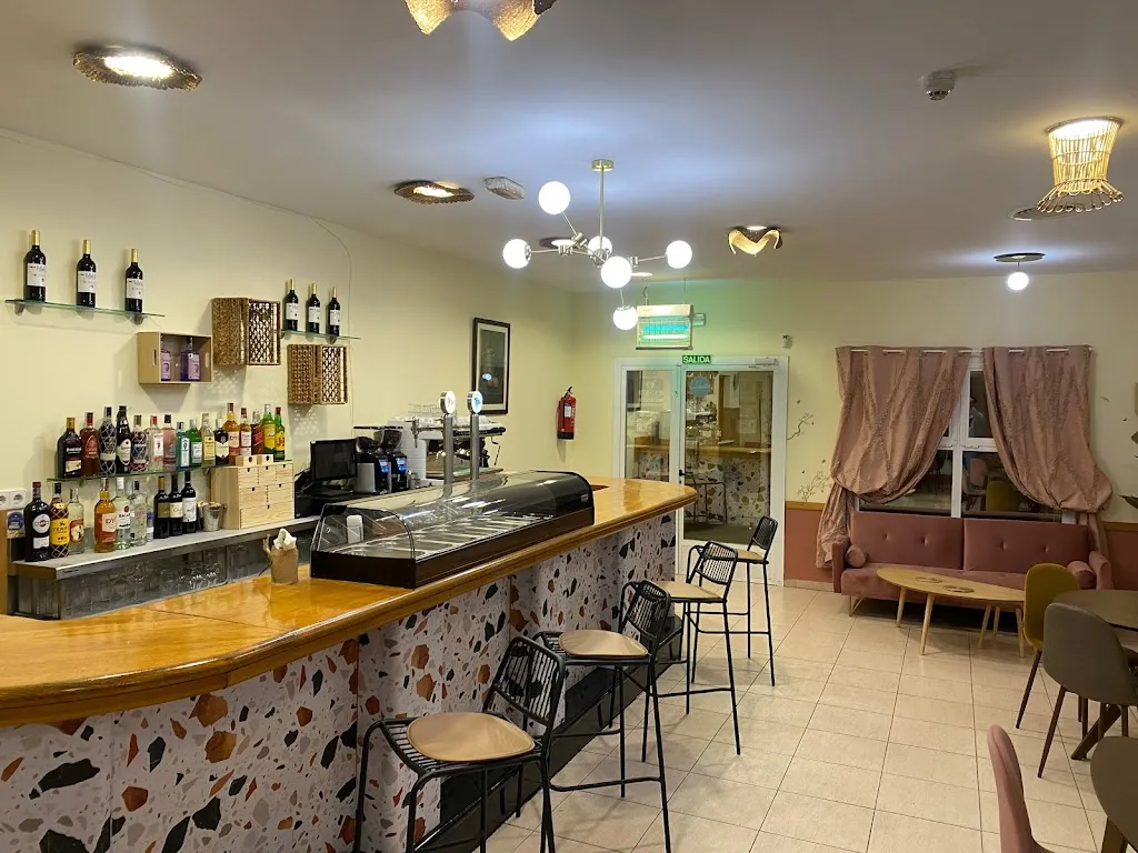 Terra-cotta Alovera_Alovera_slider_image_1