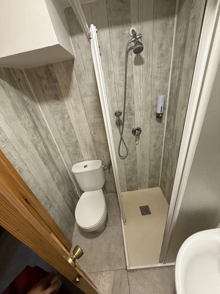 R J_Pensión San Marcos_Alovera_review