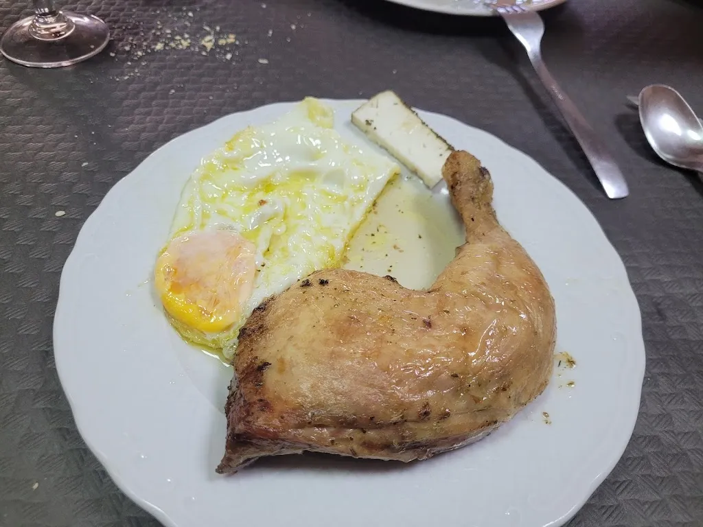 Estela Granda_Bar de Juan_Baños de Tajo_review