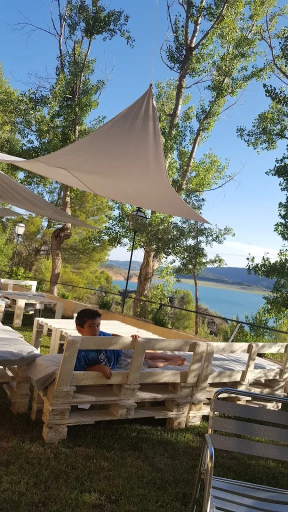 Club Naútico Las Anclas restaurant in Berninches