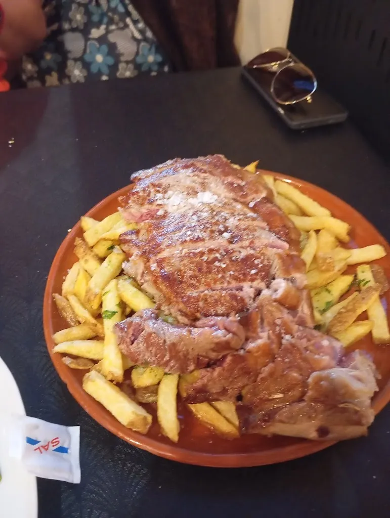 Miguel Piles Hoyo_Bar La Plaza_Cantalojas_review