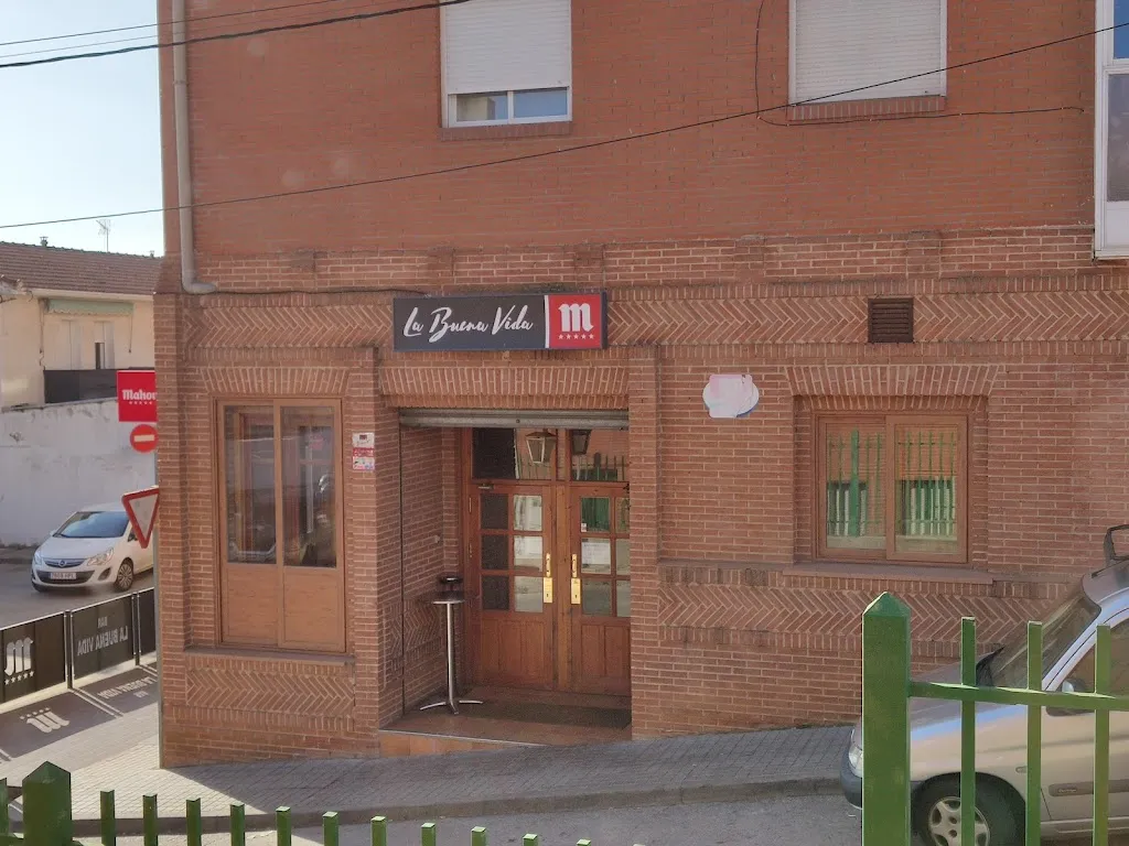 La Buena Vida Bar restaurant in Cabanillas del Campo