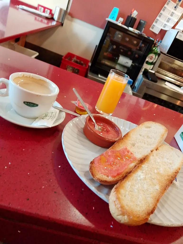 Rosemary Brito_QUEEN’S CAFÉ_Cabanillas del Campo_review