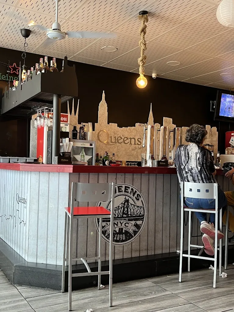 QUEEN’S CAFÉ restaurant in Cabanillas del Campo