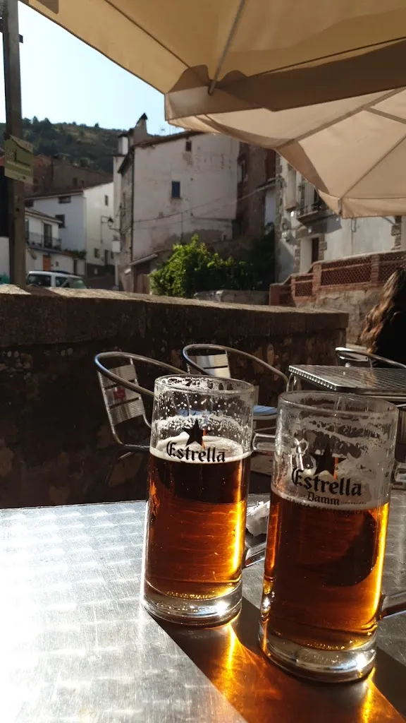 Joni Mohe_Bar El Puente_Checa_review