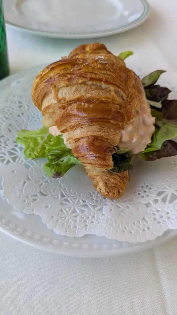 Ani Yoseliani_Chez Madrid_Checa_review