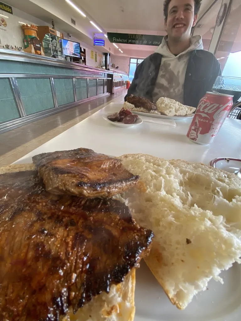 Malyk Dorgham Monge_Los Tomillares_Ciruelos del Pinar_review