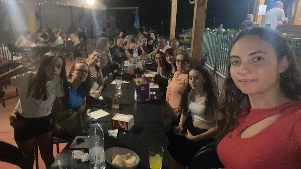 Mamen Valenzuela Pala_Bar piscina municipal chiloeches_Chiloeches_review