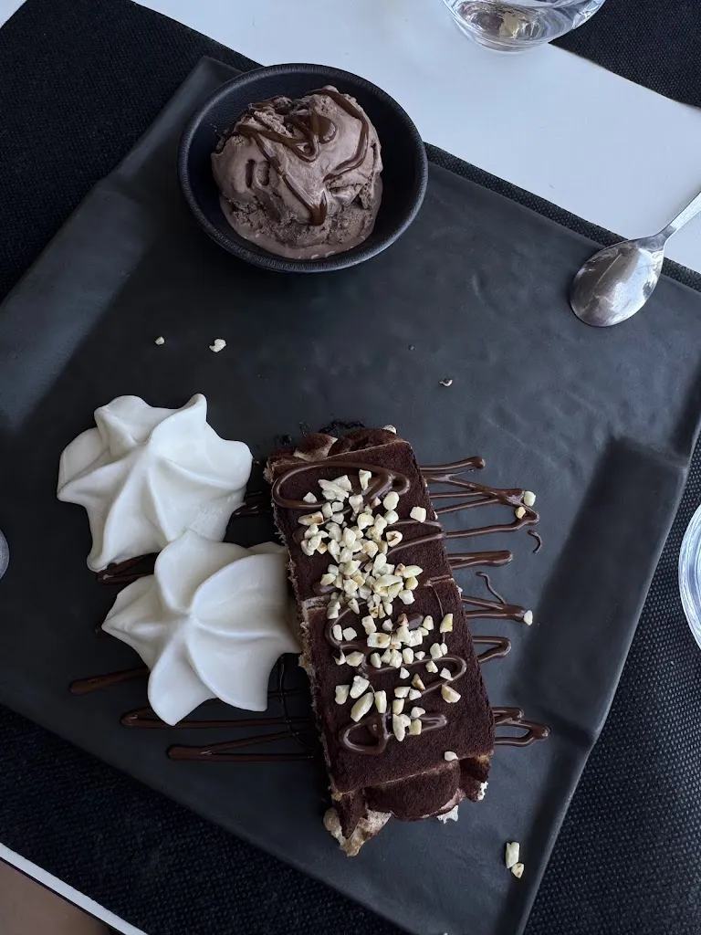 Nadiia Kopylova_La familia altea_Altea_review