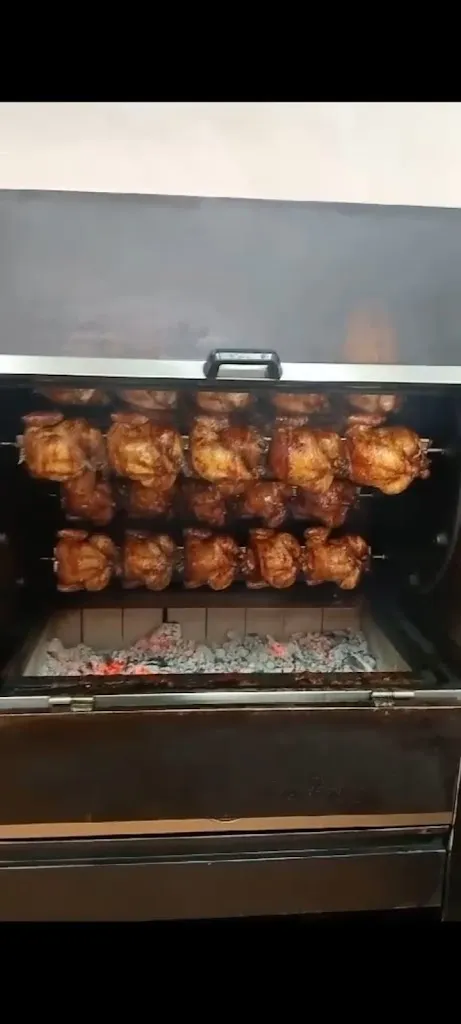 Guisoteo Pollos Al Carbón restaurant in Casar El