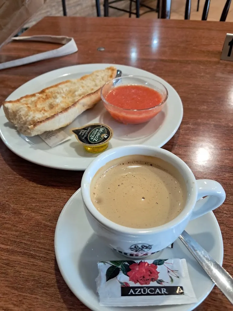 Dolly Anzoategui_Mesón La Antigua_Casar El_recensione