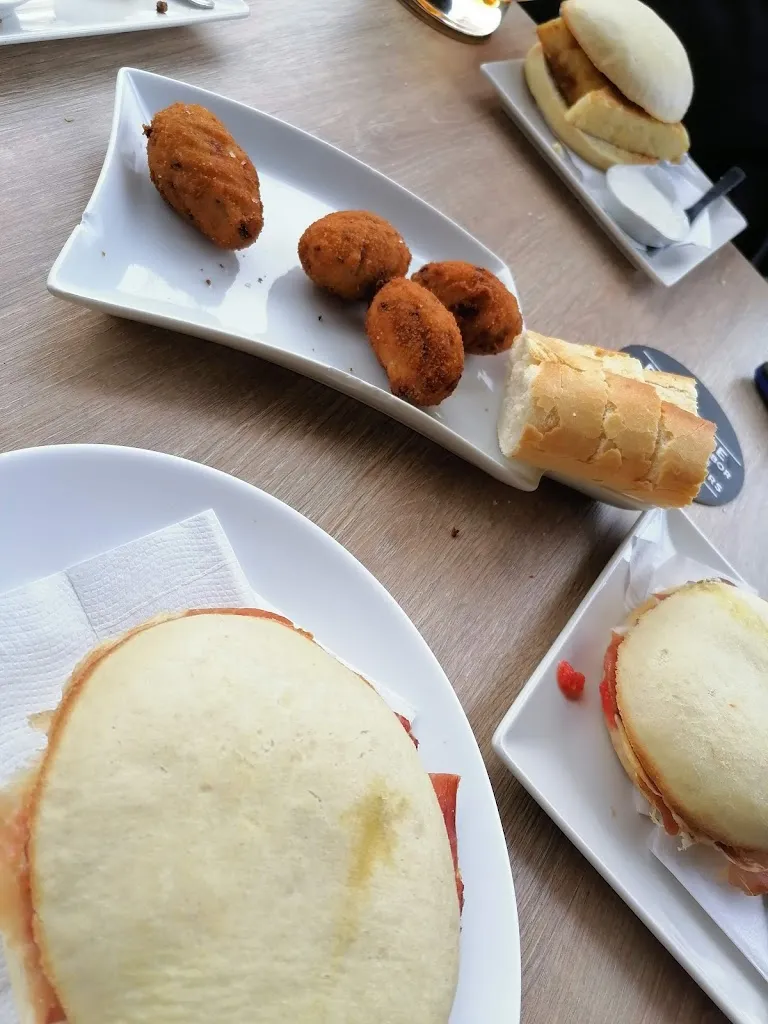 Menu_Bar La Escalera_Casar El_image_9