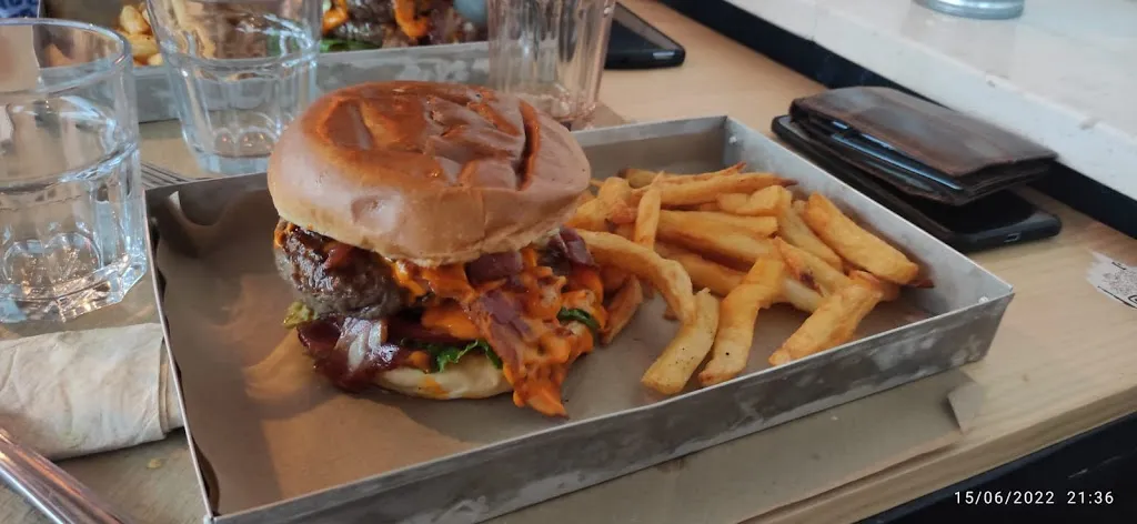 Menü_Oskar’s fire&burger_Casar El_Bild_4