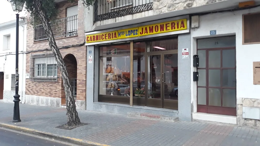 Carnicería-Jamonería Hnos. López restaurant in Casar El