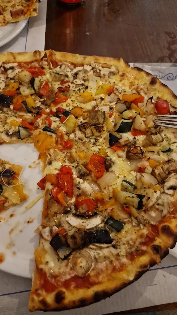 Katty Llanes_Pizzeria Istria_Casar El_review