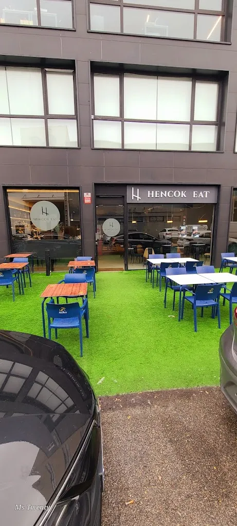 Miss Twenty_Hencok eat_Henche_review