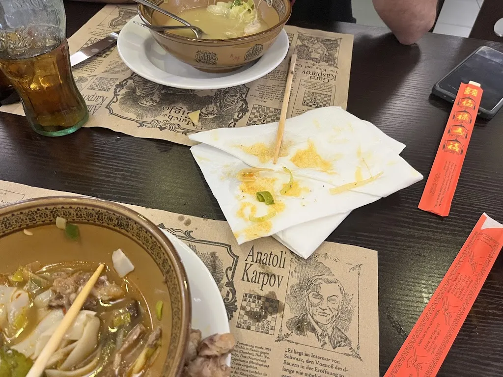 Adi kys_Restaurante Asiático Tradicional_Irueste_recensione